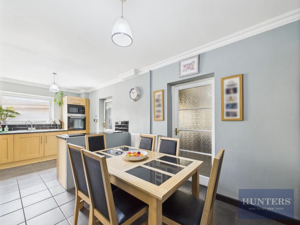 Kitchen / Dining Area