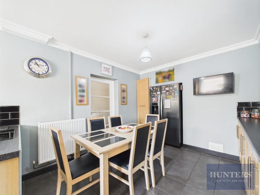 Kitchen / Dining Area
