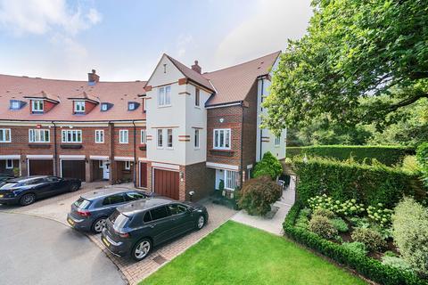 St. Nicholas Crescent, Pyrford, GU22