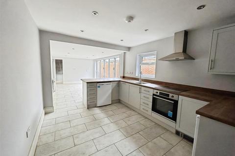 undefined, Cambridge Road, Aldershot, GU11