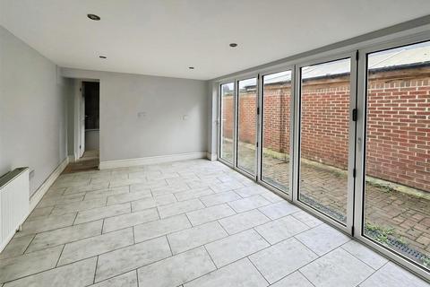 undefined, Cambridge Road, Aldershot, GU11