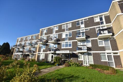 2 bedroom maisonette for sale, 5 St. Nicholas House, Sea View Court, Bradford Place, Penarth, CF64 1AL