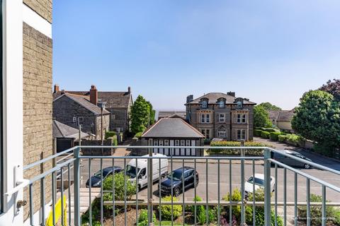 2 bedroom maisonette for sale, 5 St. Nicholas House, Sea View Court, Bradford Place, Penarth, CF64 1AL