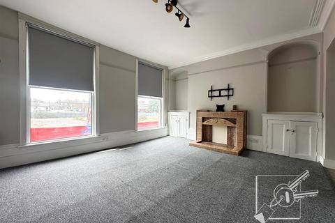 2 bedroom apartment to rent, Parrock Street, Gravesend