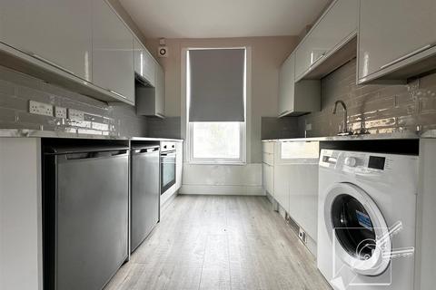 2 bedroom apartment to rent, Parrock Street, Gravesend