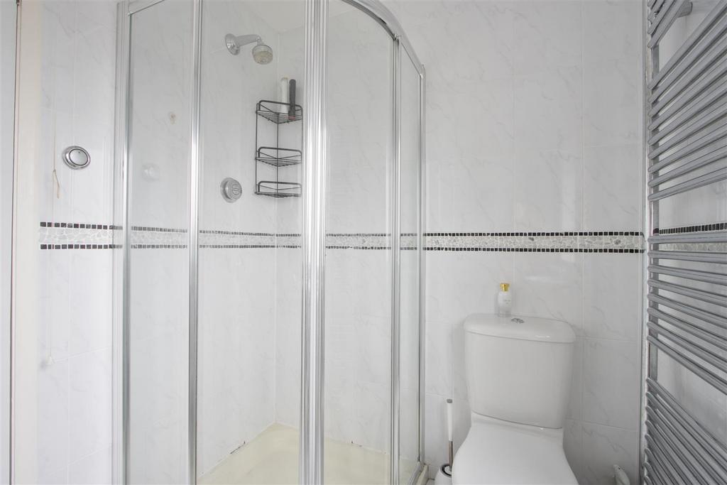 Ensuite 2.jpg