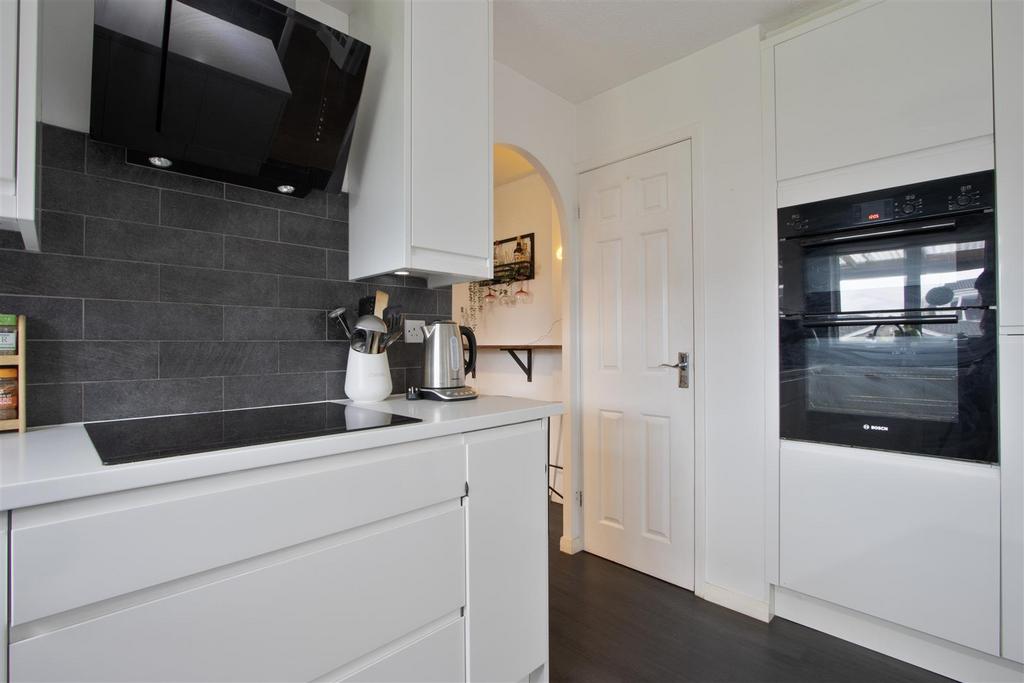 Kitchen 2.jpg