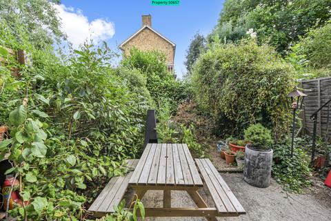 1 bedroom ground floor maisonette to rent, Priory Road, London, N8