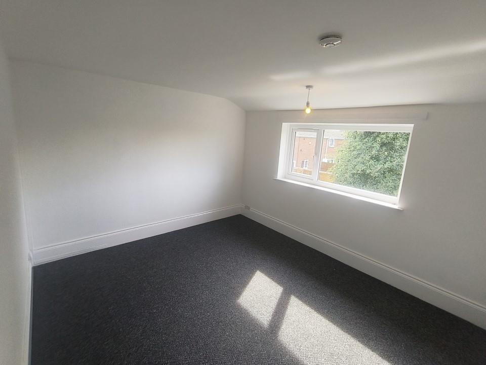 BEDROOM 1 3.jpg