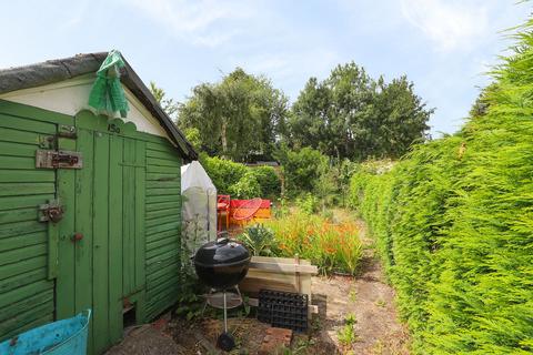 15 Meadow View Road, Sheffield, S8 7TN