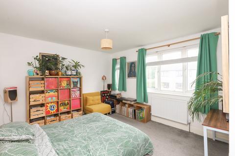 15 Meadow View Road, Sheffield, S8 7TN