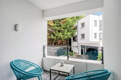 undefined, Chase Road, Epsom