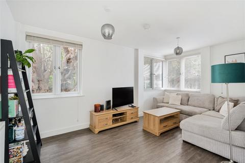 5, Chase Court, 1 Chase Road, Epsom, KT19 8TL