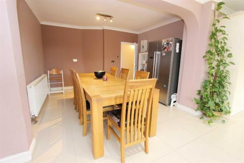 2 Gyllyngdune Gardens, Ilford, IG3 9HQ