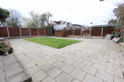 2 Gyllyngdune Gardens, Ilford, IG3 9HQ