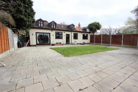 2 Gyllyngdune Gardens, Ilford, IG3 9HQ