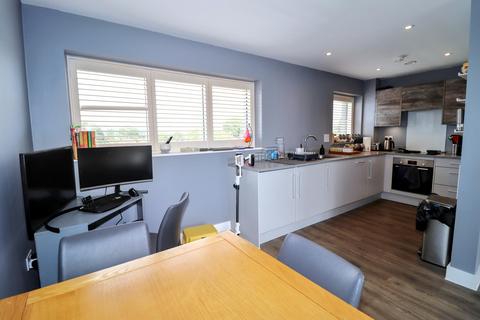 3 bedroom apartment for sale, Mole Road, Hersham KT12