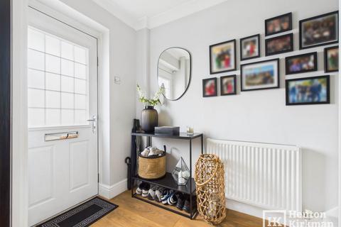 3 bedroom semi-detached house for sale, Connaught Way, Billericay
