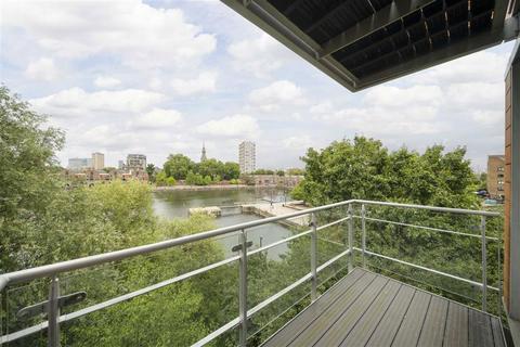 Monza Street, London E1W