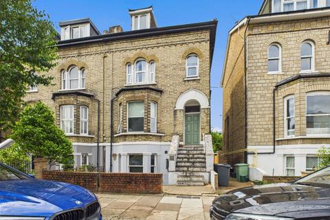 1 bedroom apartment to rent, Stanley Road, Teddington