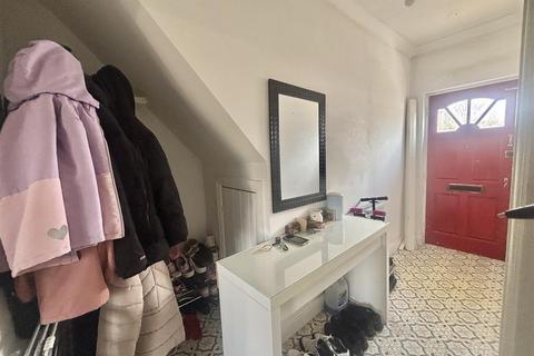 1 bedroom property for sale, Commercial Road, Westcliff-On-Sea
