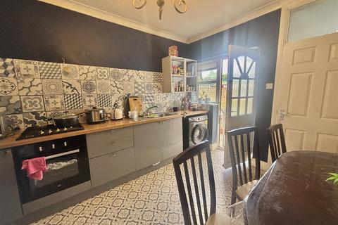 1 bedroom property for sale, Commercial Road, Westcliff-On-Sea