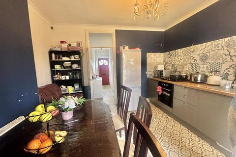 1 bedroom property for sale, Commercial Road, Westcliff-On-Sea