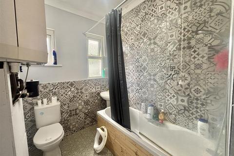 1 bedroom property for sale, Commercial Road, Westcliff-On-Sea