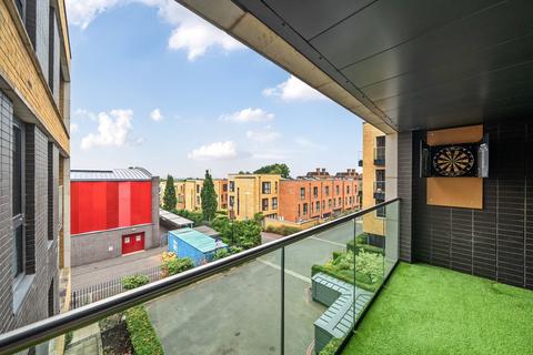 2 bedroom flat for sale, Pipit Drive, London, SW15
