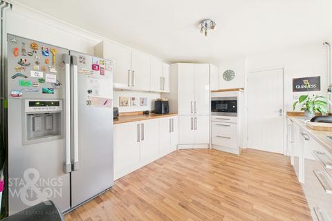 3 bedroom detached bungalow for sale, Falcon Avenue, Diss