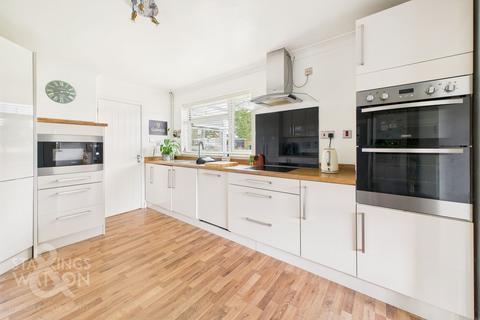 undefined, Falcon Avenue, Diss