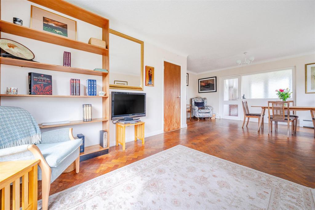 Living/dining room