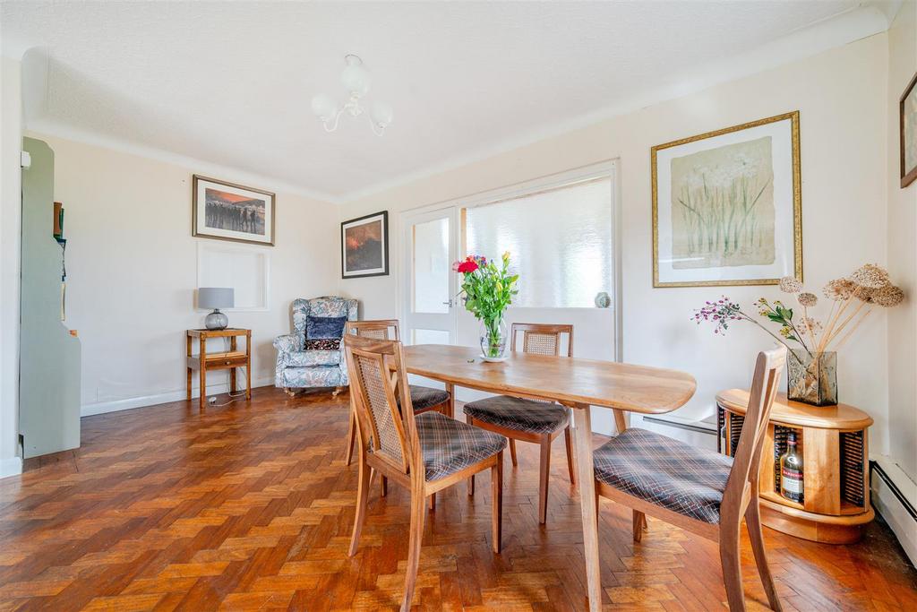 Living/dining room