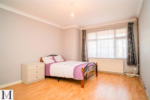 1 bedroom in a house share to rent, Cranford Drive, Hayes UB3