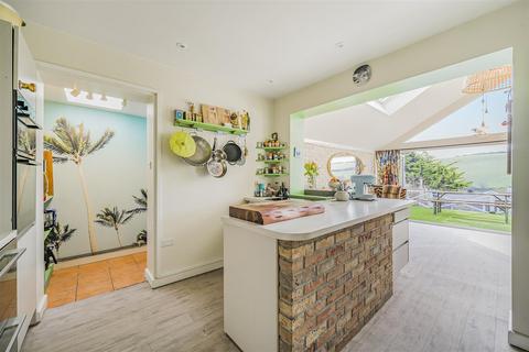 18 Chichester Crescent, Newquay, TR7 2LD