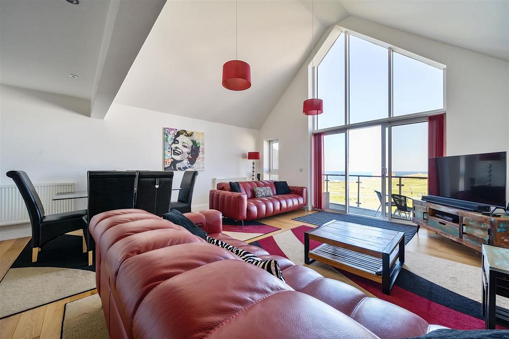 Lounge/Dining