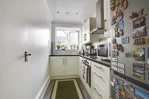 2 bedroom flat for sale, Parkhurst Road, Bexhill-On-Sea