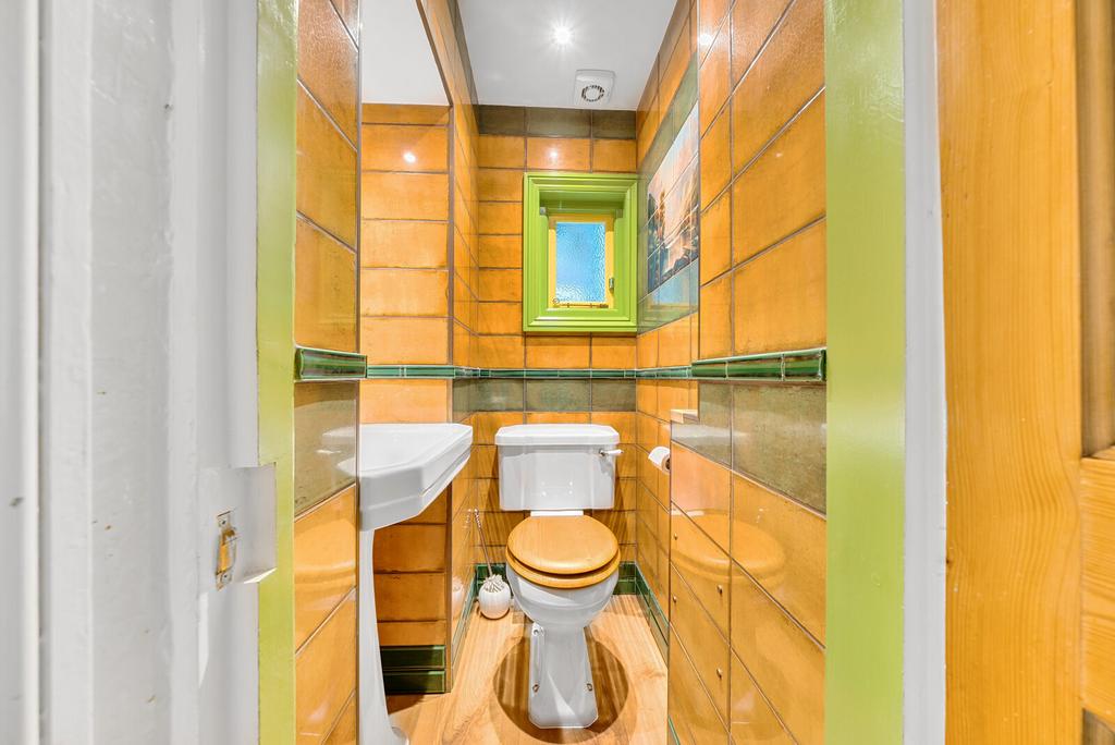 Cloakroom/WC
