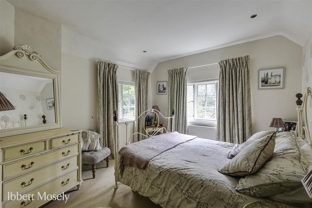 16 Bedroom 1.jpg