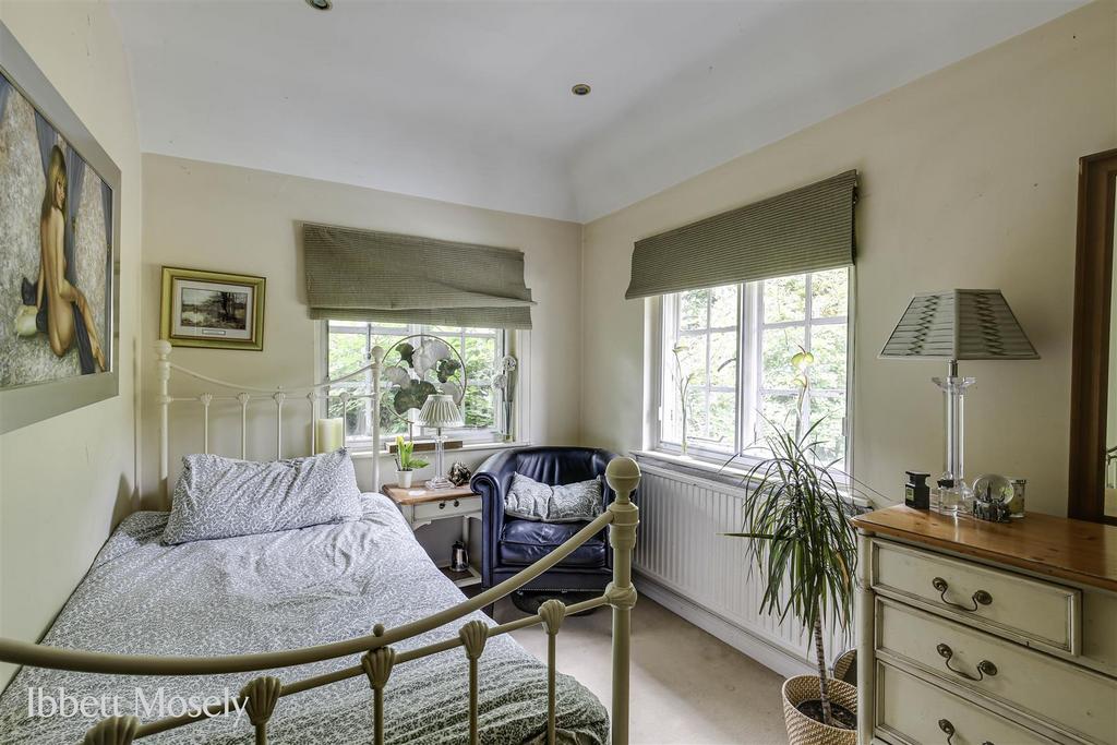 15 Bedroom 3.jpg