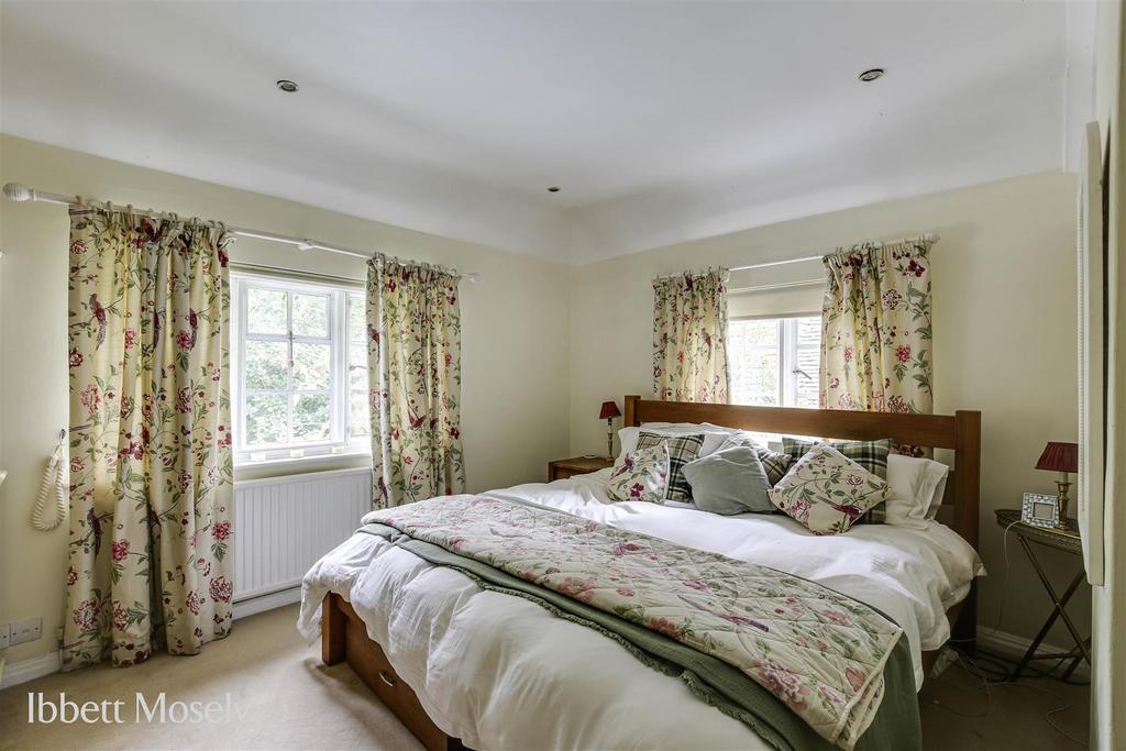 17 Bedroom 1.jpg