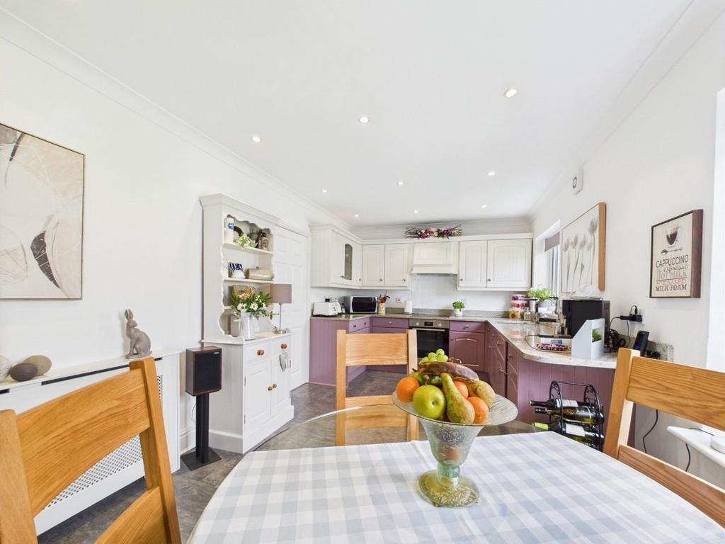 Kitchen/Dining Area