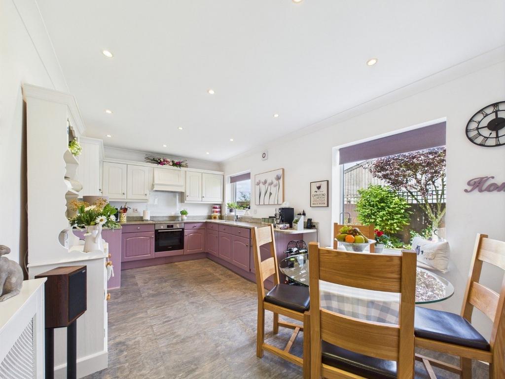 Kitchen/Dining Area