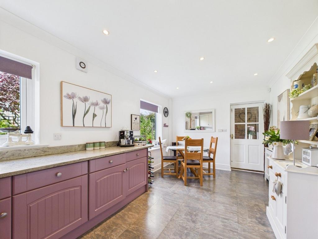 Kitchen/Dining Area