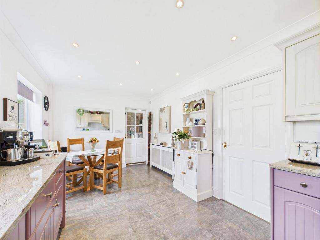 Kitchen/Dining Area