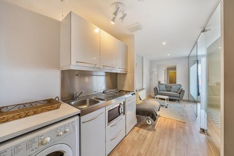 1 bedroom apartment for sale, Long Lane, London
