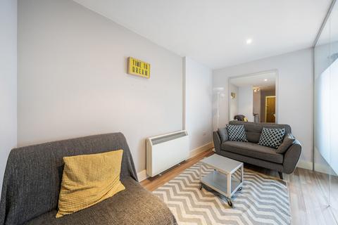 1 bedroom apartment for sale, Long Lane, London