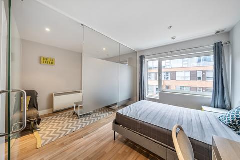 1 bedroom apartment for sale, Long Lane, London