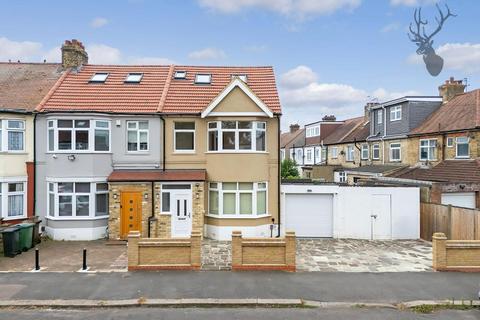 4 bedroom end of terrace house for sale, Hampton Road, London E4