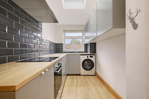 4 bedroom end of terrace house for sale, Hampton Road, London E4